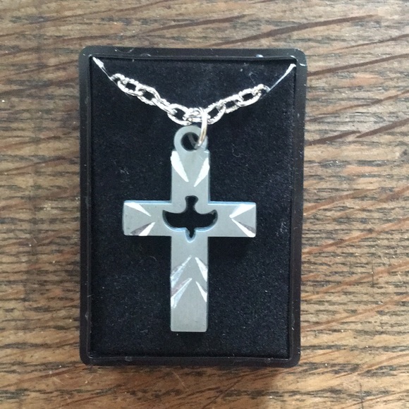 Metal cross necklace - Picture 1 of 5